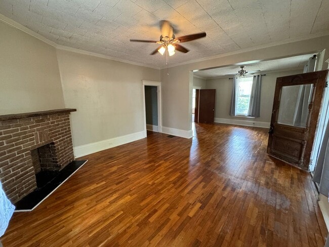 Building Photo - Large Historical 3/2 House in Summerville-$1,595