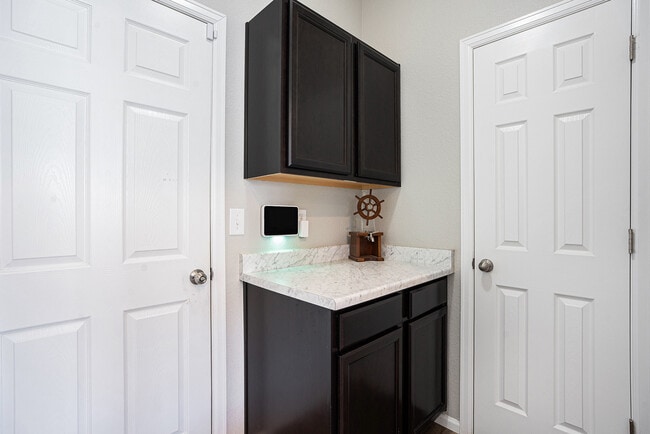 Building Photo - 6915 Mandan Dr