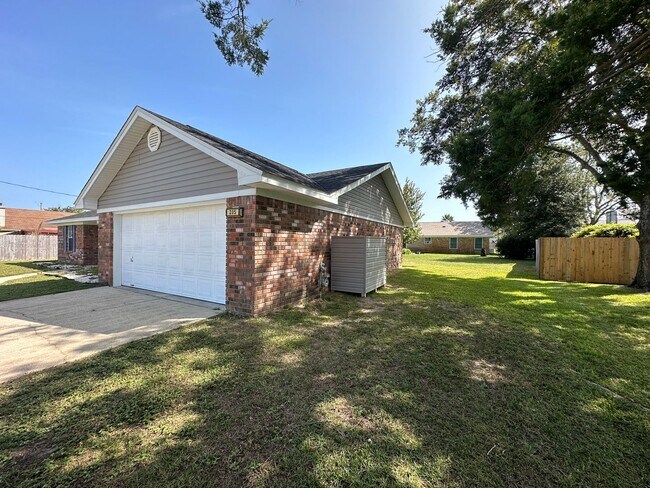 Building Photo - 3br/2ba minutes to NAS back gate