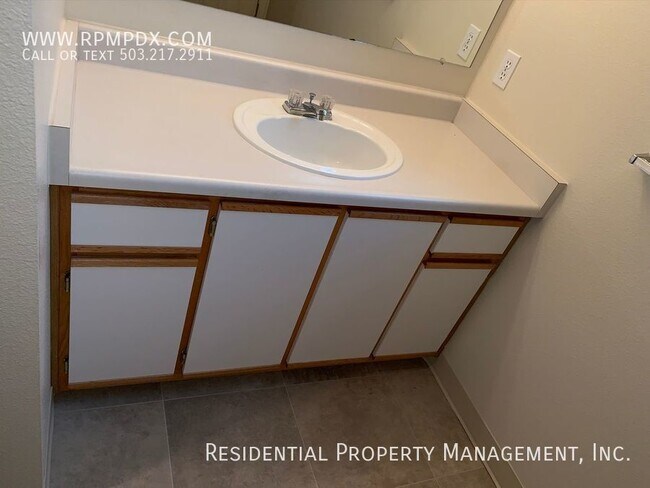 Building Photo - Orchard Hill Condo in the Heart of Tualatin!