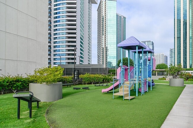 Building Photo - Fully Furnished and Spacious 2 Bedroom 2 Bath - OCEAN VIEW!