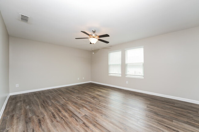 Building Photo - 3740 Place Dr