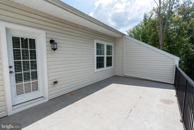 Building Photo - 2621 Smooth Alder St