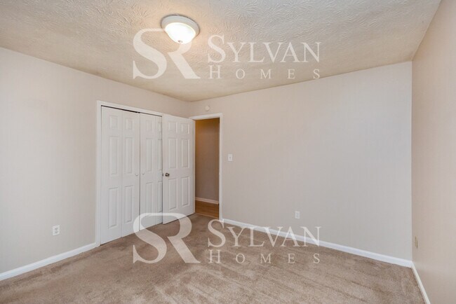 Building Photo - The living is easy in this 3 bedroom, 2 ba...
