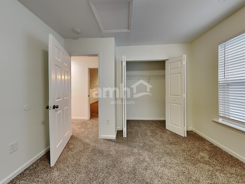 Building Photo - 300 Pemaquid Ct