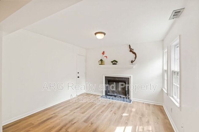 Building Photo - 128 Lablanc Way NW