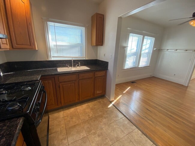 Building Photo - 2006003/85T