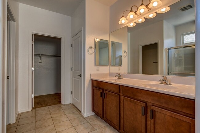 Building Photo - 3 bedroom 2 bathroom home in Saddlewood