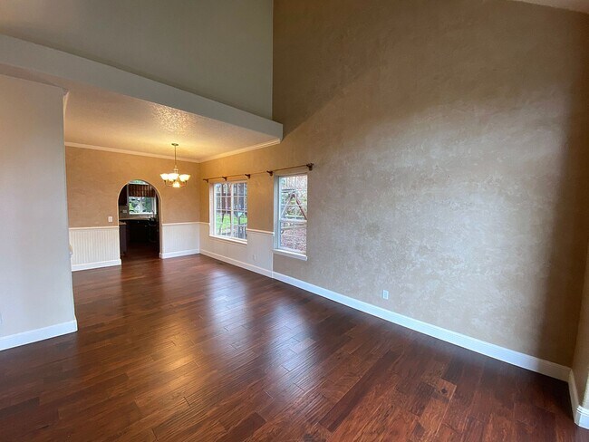 Building Photo - Great NW Home with Fenced Yard, Large Gara...
