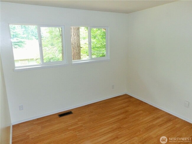 Building Photo - 5Bd/2Ba Bellevue Home