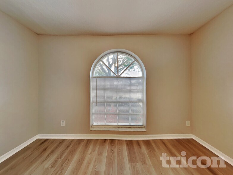 Building Photo - 24349 Rolling View Ct