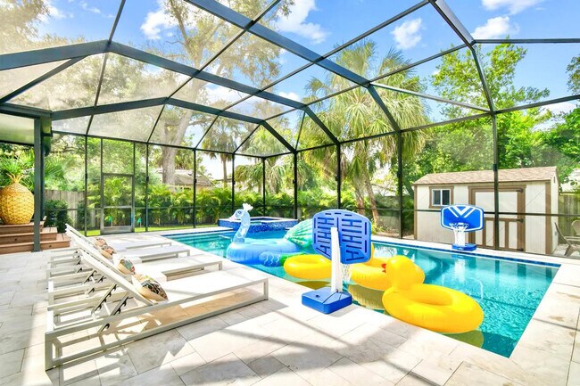 Building Photo - 109 W Hollywood St