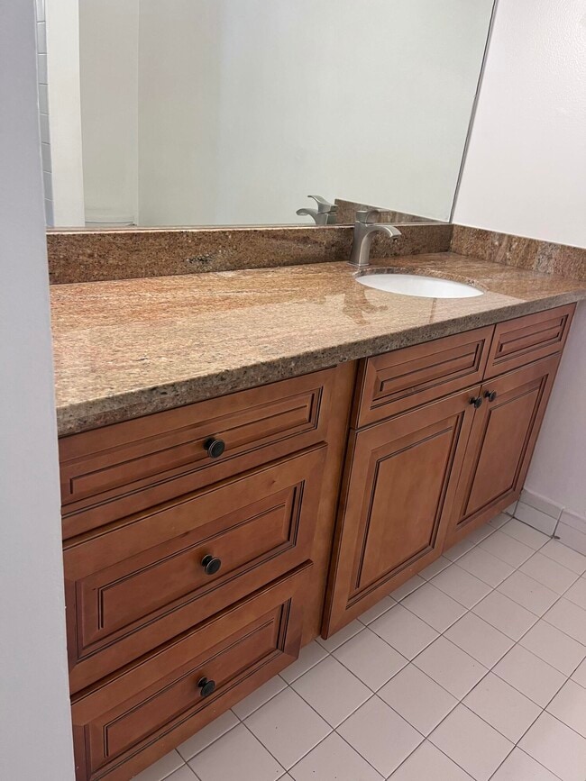 Building Photo - 505 S Pine Island Rd