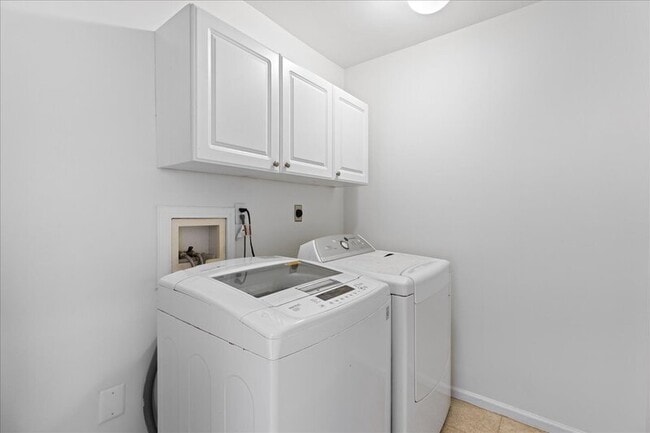 Building Photo - 95 Tattersall Dr