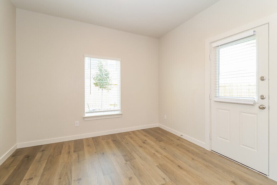 Building Photo - 1505 Woodwinds Dr