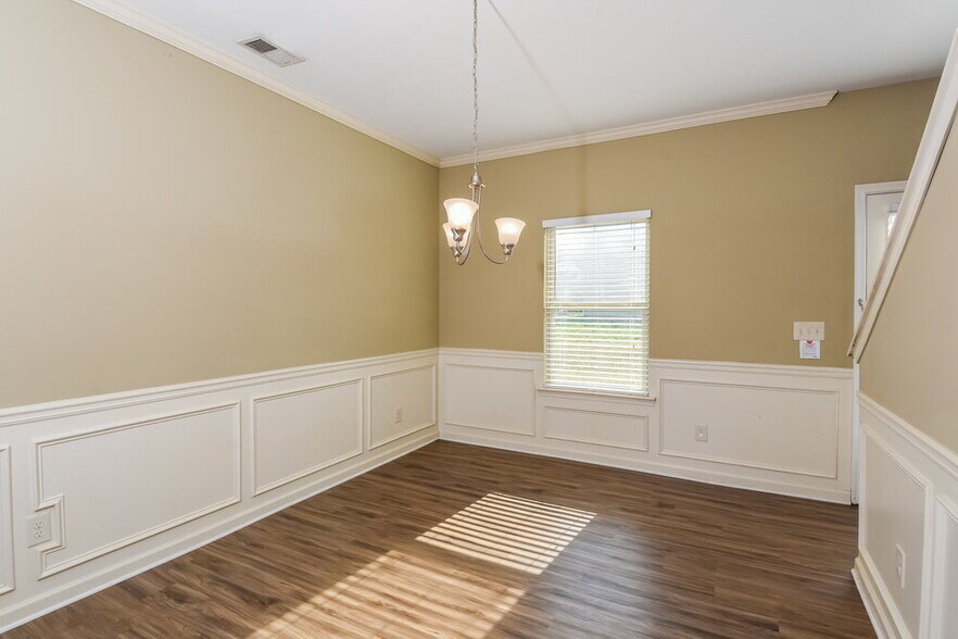 Building Photo - 173 Camellia Way