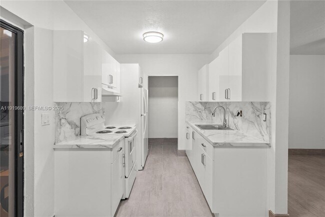 Building Photo - 1291 NE 207th St