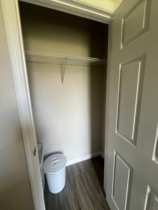 Building Photo - 206 Ridge Rd