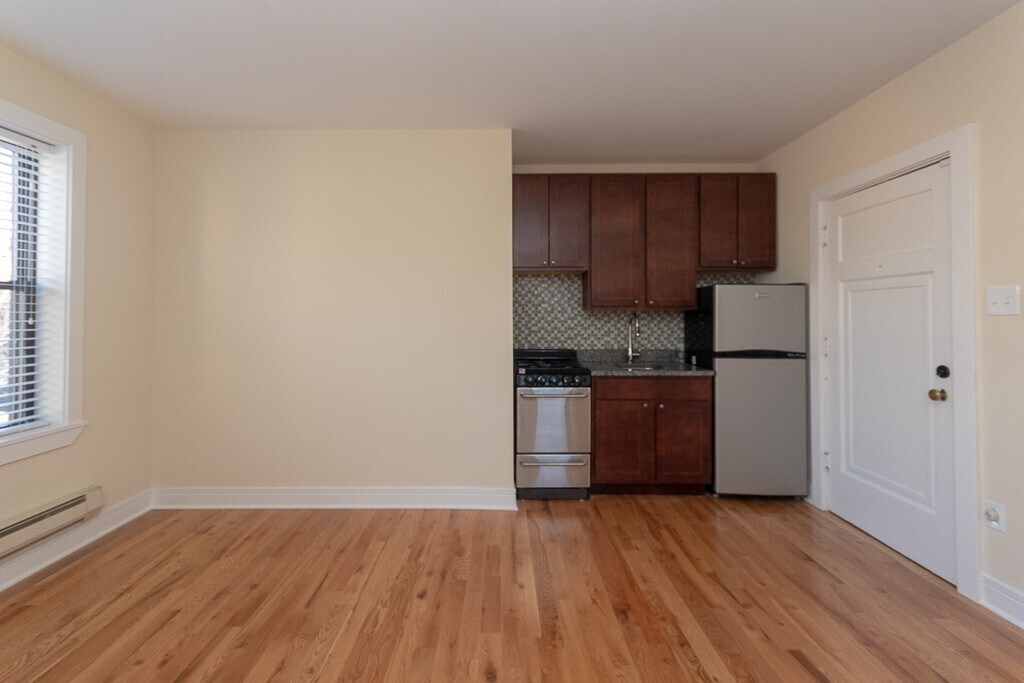 Building Photo - 4551 N Damen Ave