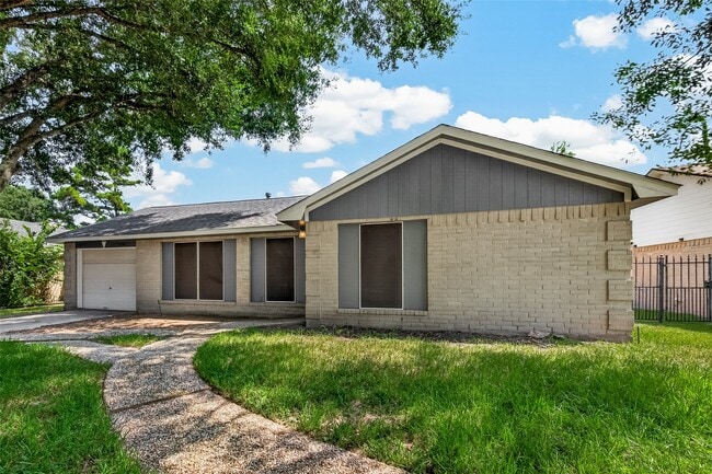 Building Photo - 2714 S Brompton Dr