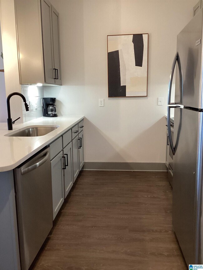 Building Photo - 3560 Grandview Pkwy