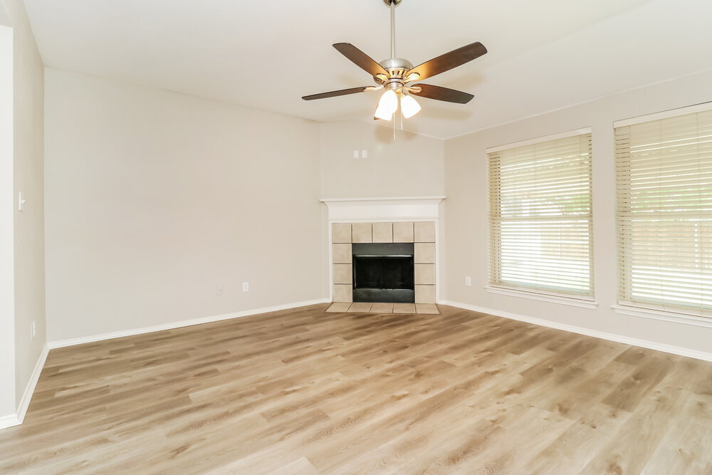 Building Photo - 726 Victoria Dr