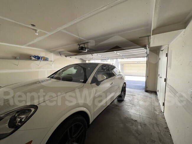 Building Photo - Available Now! Amazing Townhouse 3 Bedroom...