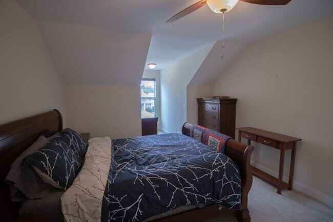 Building Photo - 4 Gresham Ln