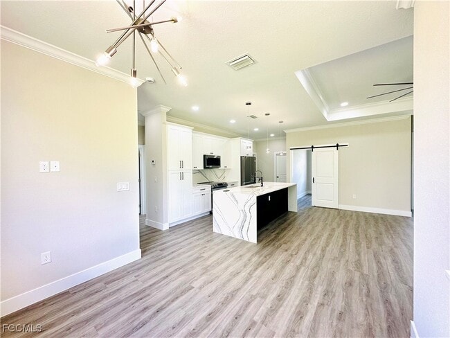 Building Photo - 771 Gaylord Ave S