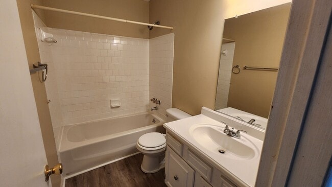 Building Photo - Nice 2-Story Townhome, Centrally located i...