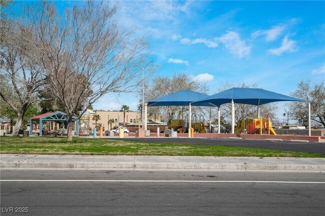 Building Photo - 1272 Lawry Ave