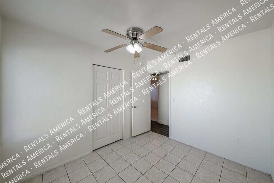 Building Photo - 712 N Santa Barbara