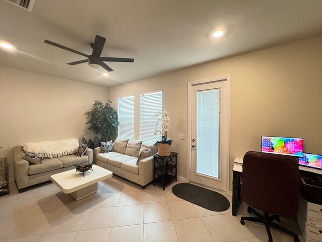 Building Photo - Spectacular Contemporary Style 3 br, 2.5 bath House - Ready for YOU!!