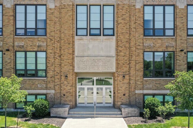 Building Photo - Blackhawk Commons