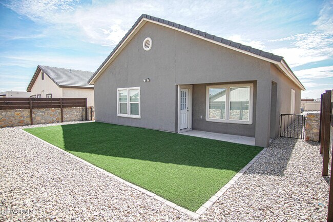 Building Photo - 644 Paseo Musical St