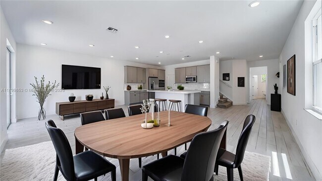 Building Photo - 241 Preserve Trl N