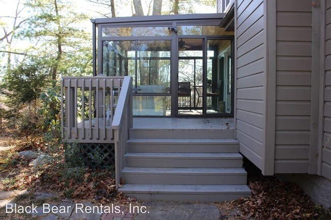 Building Photo - 196 Rockhold Dr