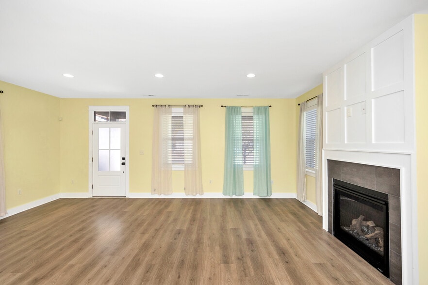 Building Photo - 2907 8th Ave SW