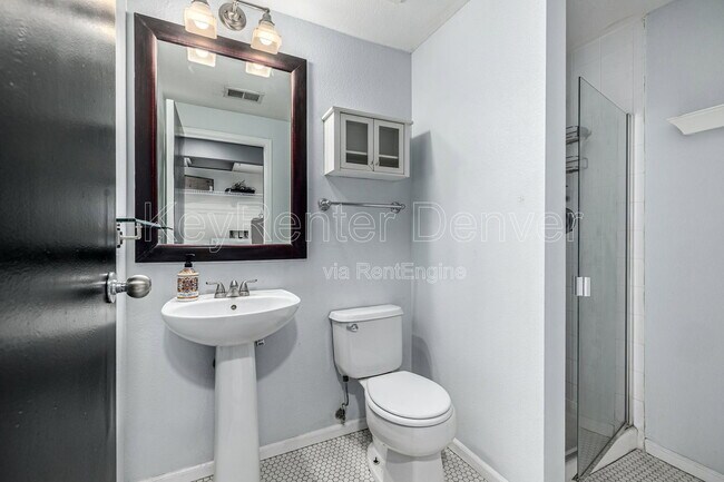 Building Photo - 837 E 17th Ave