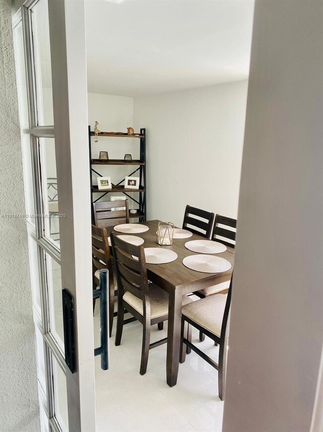 Building Photo - 1810 SW 22nd Ave