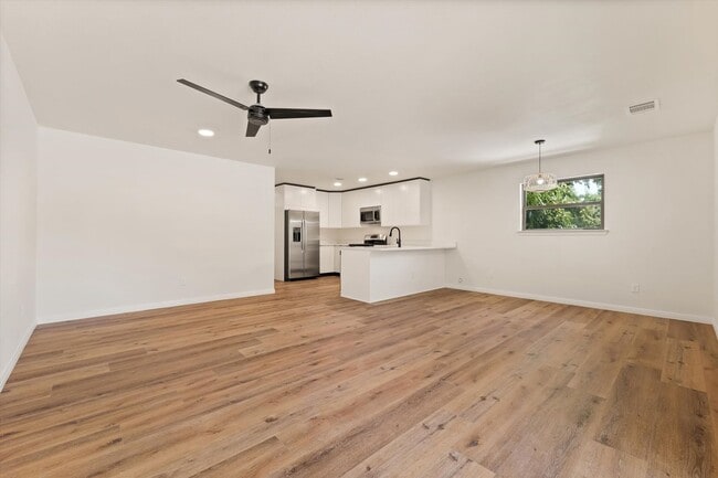 Building Photo - Magnolia Condos- 2 Bed + Study, 3 Bathrooms