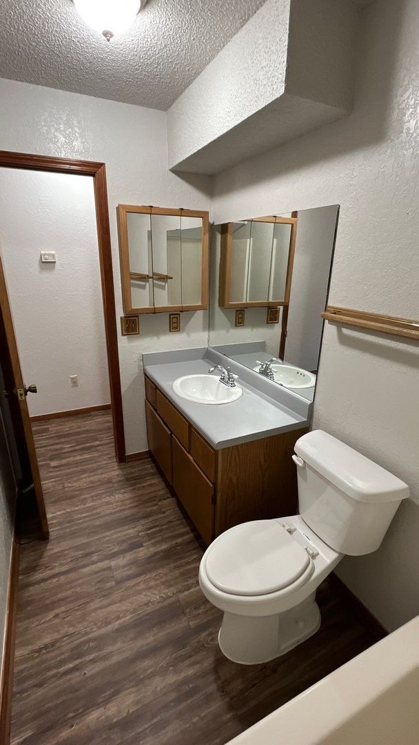 Building Photo - 3 Bed 2 Bath in OKC!