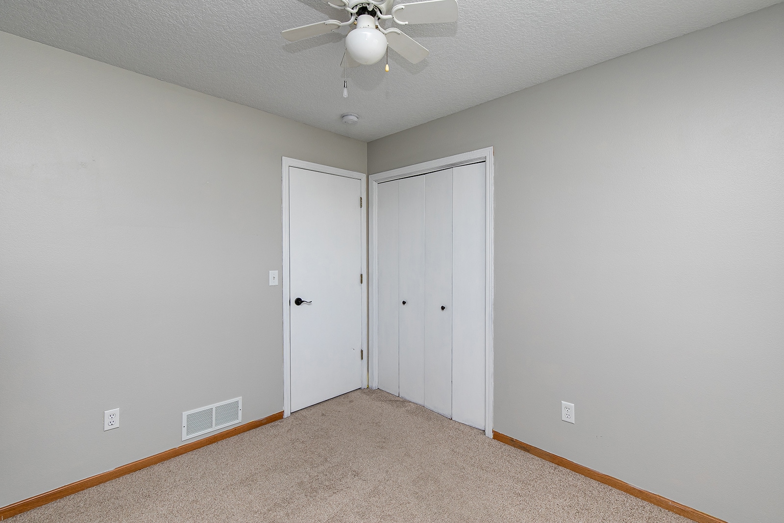 Building Photo - 1101 SE Chaparal Dr