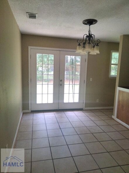 Building Photo - 927 Greenbriar Trial