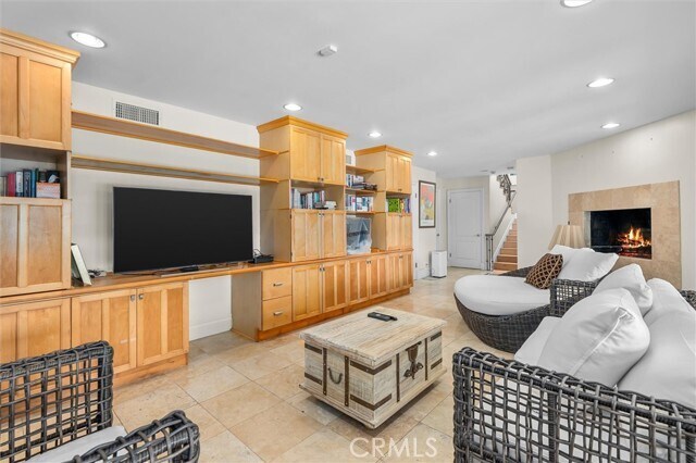 Building Photo - 2129 Palos Verdes Dr W