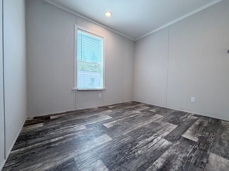 Building Photo - 709 N Collins Fwy