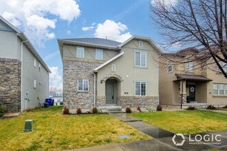 Building Photo - 692 W Chase Ln