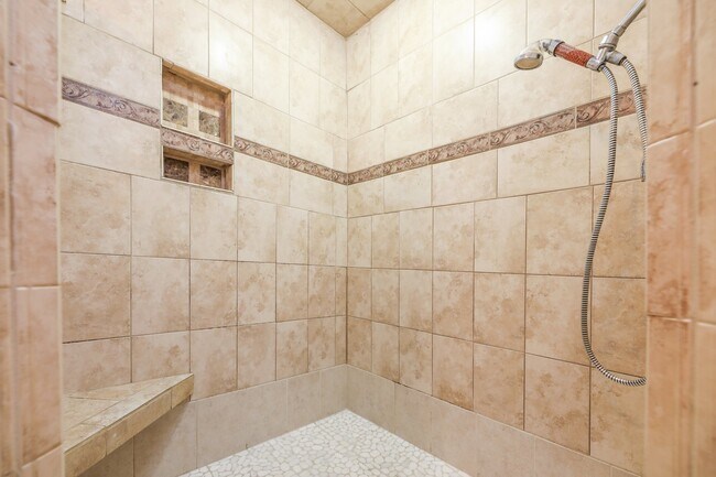 Building Photo - 522 N 25th St