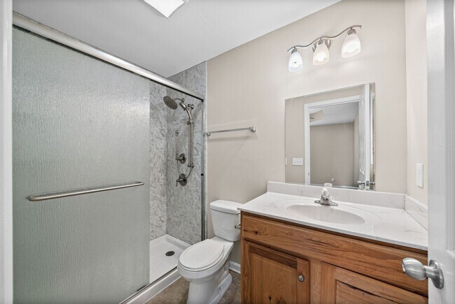 Building Photo - Pet Friendly Three Bedroom!
