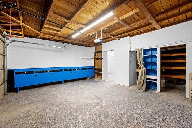 Building Photo - 22570 Los Tigres Dr